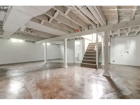 1235 SW Carson Street Portland OR 97219