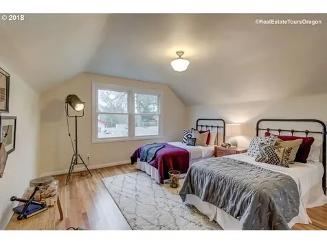 1235 SW Carson Street Portland OR 97219