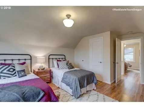 1235 SW Carson Street Portland OR 97219