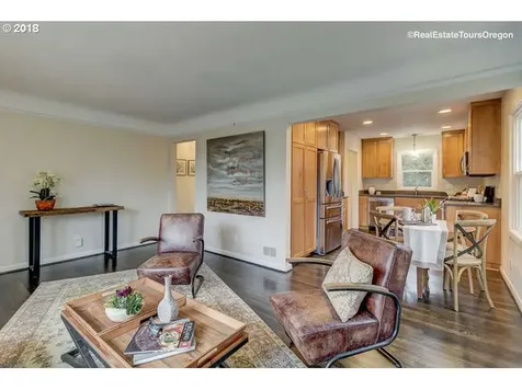 1235 SW Carson Street Portland OR 97219