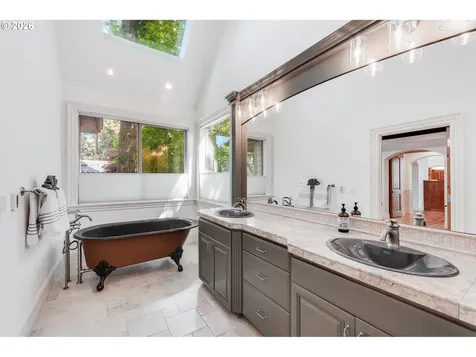 18108 Pilkington Road Lake Oswego OR 97035