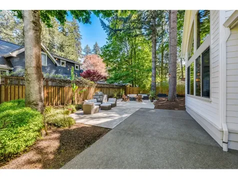 18108 Pilkington Road Lake Oswego OR 97035