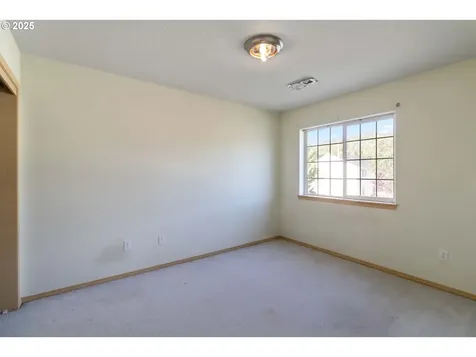 63 Crown Point Road Longview WA 98632