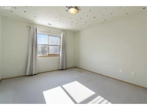 63 Crown Point Road Longview WA 98632