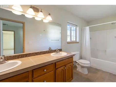 63 Crown Point Road Longview WA 98632