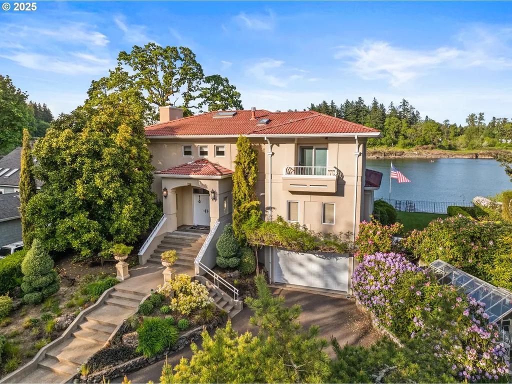 12760 S Fielding Road Lake Oswego OR 97034