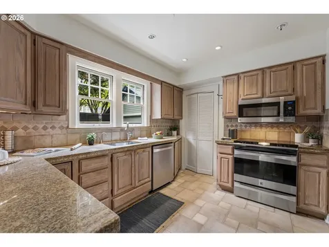 2260 NE 32nd Avenue Portland OR 97212