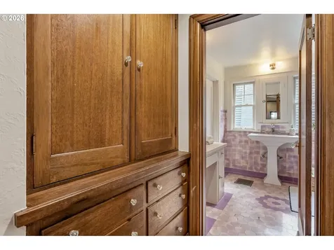 2260 NE 32nd Avenue Portland OR 97212