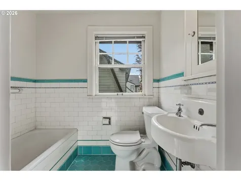 2260 NE 32nd Avenue Portland OR 97212