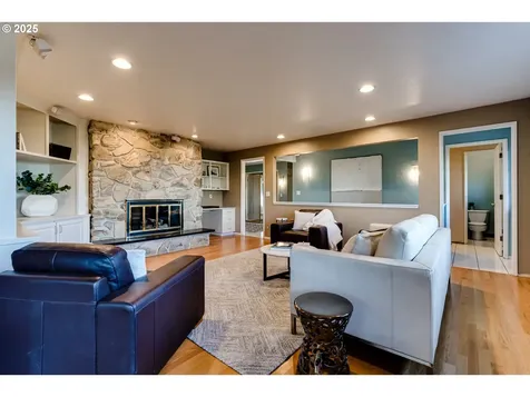 2595 Highland Oaks Drive Eugene OR 97405