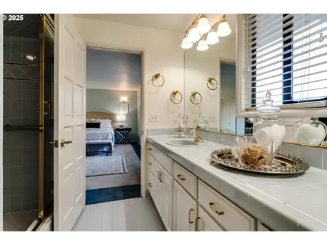 2595 Highland Oaks Drive Eugene OR 97405