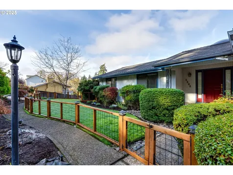 2595 Highland Oaks Drive Eugene OR 97405