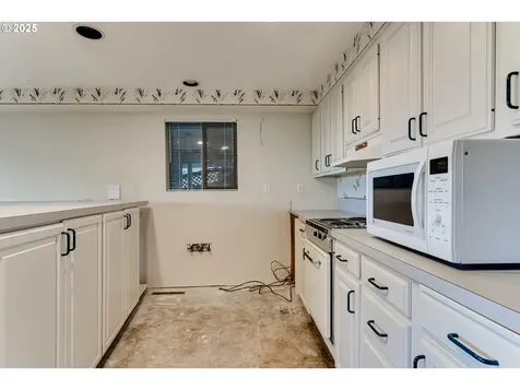 2595 Highland Oaks Drive Eugene OR 97405