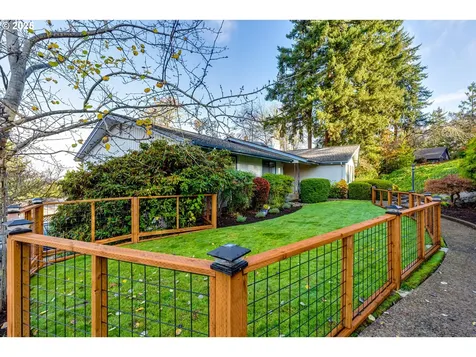 2595 Highland Oaks Drive Eugene OR 97405