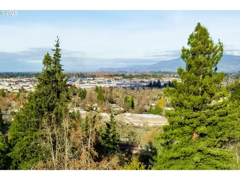 2595 Highland Oaks Drive Eugene OR 97405