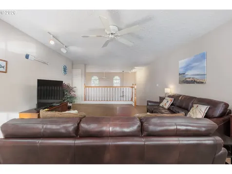 2340 S Crestline Drive Waldport OR 97394