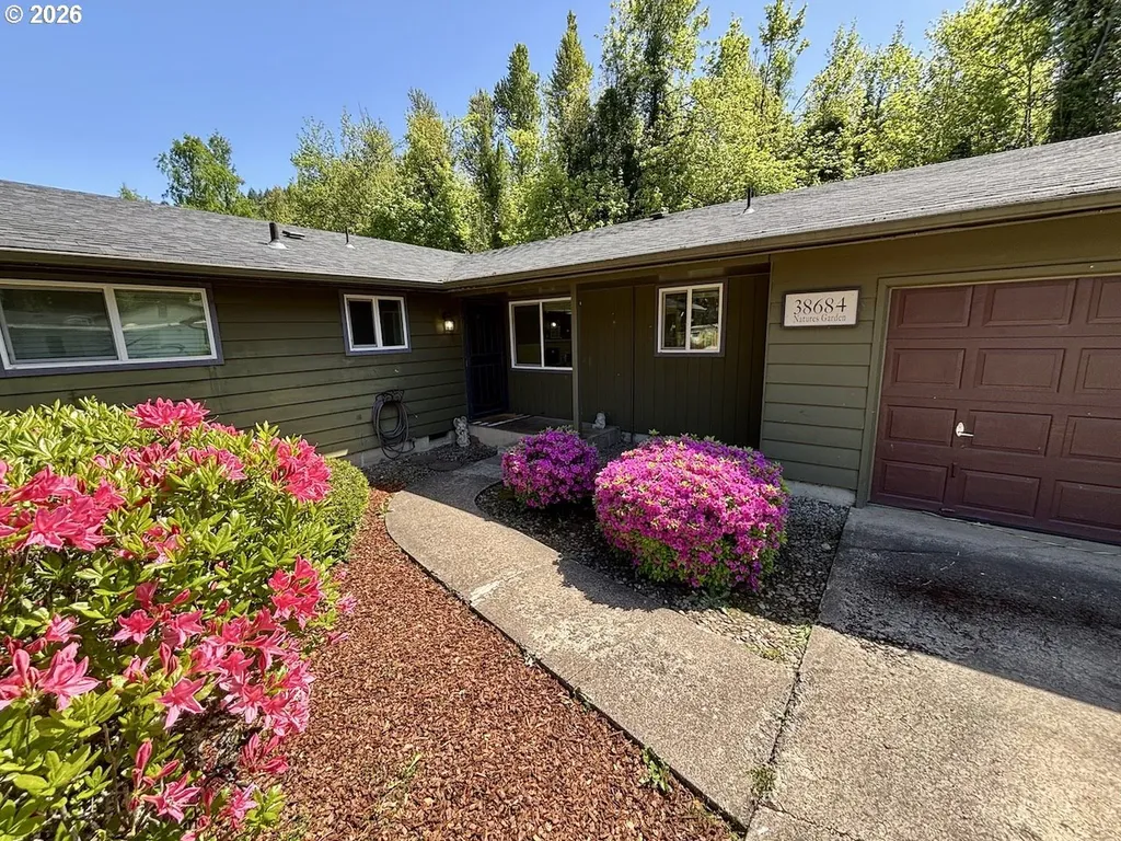 38684 Natures Garden Street Springfield OR 97478