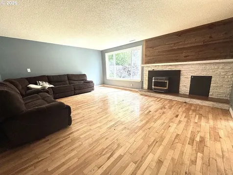38684 Natures Garden Street Springfield OR 97478