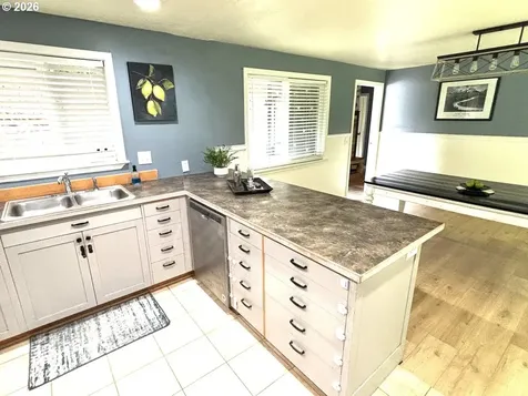 38684 Natures Garden Street Springfield OR 97478