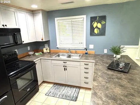 38684 Natures Garden Street Springfield OR 97478