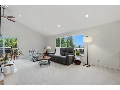 6717 Oakridge Drive Gladstone OR 97027