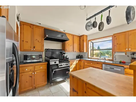 325 Beals Creek Road Canyonville OR 97417
