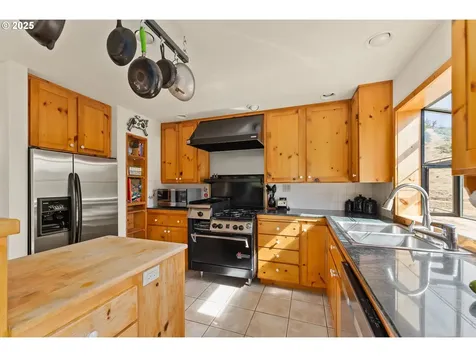 325 Beals Creek Road Canyonville OR 97417