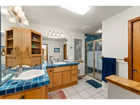 325 Beals Creek Road Canyonville OR 97417