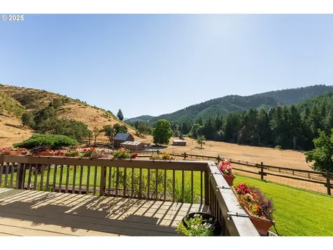 325 Beals Creek Road Canyonville OR 97417