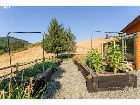 325 Beals Creek Road Canyonville OR 97417