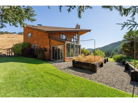 325 Beals Creek Road Canyonville OR 97417