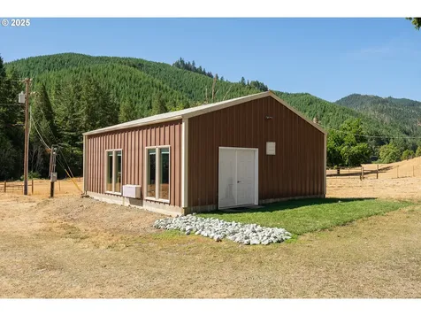 325 Beals Creek Road Canyonville OR 97417