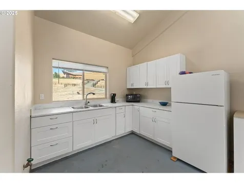 325 Beals Creek Road Canyonville OR 97417