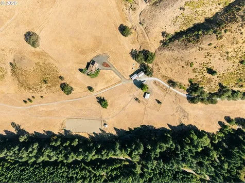 325 Beals Creek Road Canyonville OR 97417