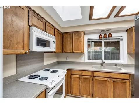 814 NE 196th Avenue Portland OR 97230