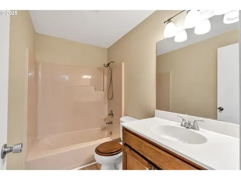 814 NE 196th Avenue Portland OR 97230