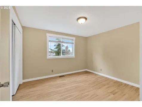 814 NE 196th Avenue Portland OR 97230