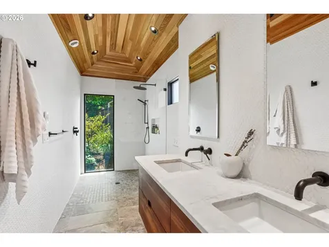 411 SE 65th Avenue Portland OR 97215