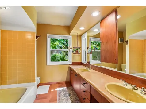 411 SE 65th Avenue Portland OR 97215
