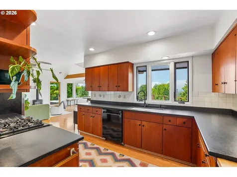 411 SE 65th Avenue Portland OR 97215