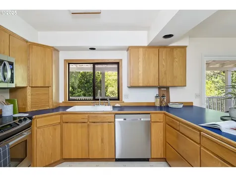 9135 SW 36th Avenue Portland OR 97219