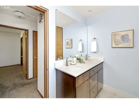 9135 SW 36th Avenue Portland OR 97219