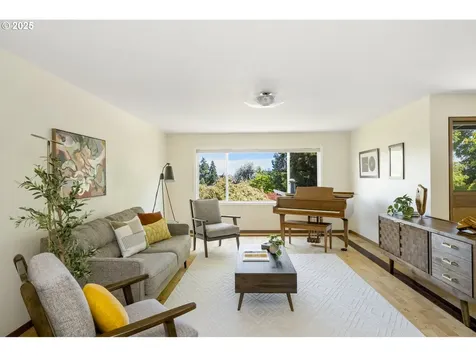 9135 SW 36th Avenue Portland OR 97219