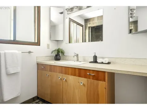 9135 SW 36th Avenue Portland OR 97219