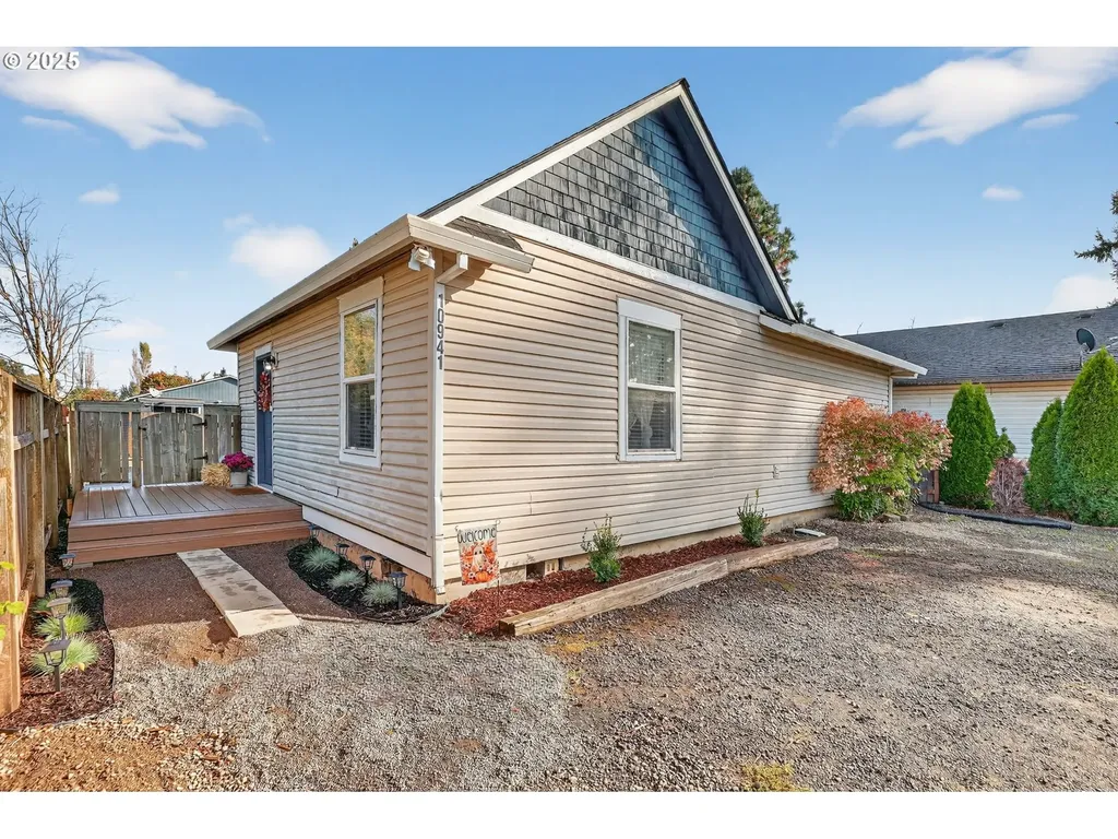10941 Main Street NE Donald OR 97020