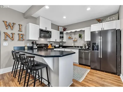 10941 Main Street NE Donald OR 97020
