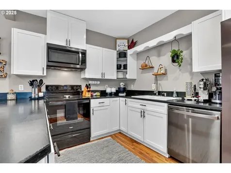 10941 Main Street NE Donald OR 97020