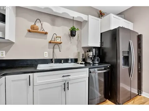 10941 Main Street NE Donald OR 97020