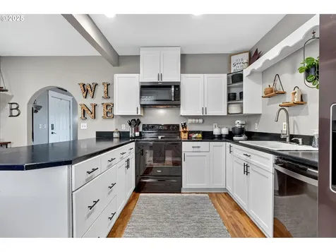 10941 Main Street NE Donald OR 97020