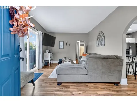 10941 Main Street NE Donald OR 97020